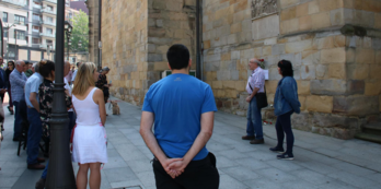 Acto celebrado por EH Bildu frente a la iglesia de San Antón.