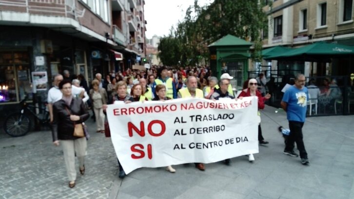 Manifestación en apoyo a las reivindicaciones de los mayores en Romo. (@GetxokoEHBildu)