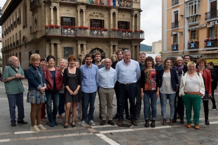 Foto de grupo del equipo de EH Bildu en Iruñea. (Iñigo URIZ/FOKU)