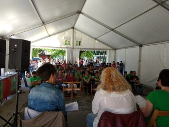 Charla en la carpa central sobre soberanía. (@aritzintxusta)