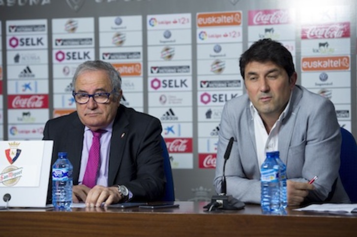 Sabalza y Braulio dan explicaciones a la prensa sobre la destitución de Diego Martínez. (Iñigo URIZ/FOKU)