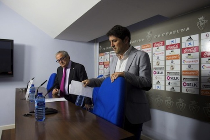 Braulio y Sabalza, antes de dar explicaciones sobre la destitución de Diego Martínez. (Iñigo URIZ/FOKU)