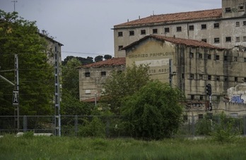 Imagen del edificio de Argal, que el Ayuntamiento de Iruñea propone derruir. (Jagoba MANTEROLA/FOKU)