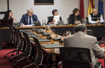 Iñaki Lasagabaster, durante su comparecencia en el Parlamento foral. (Jagoba MANTEROLA / FOKU)