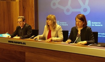 Pello Pellejero, Ana Ollo y Maider Gabilondo, en la presentación de puestas en marcha del proyecto piloto de participación infantil y adolescente. (GOBIERNO DE NAFARROA)