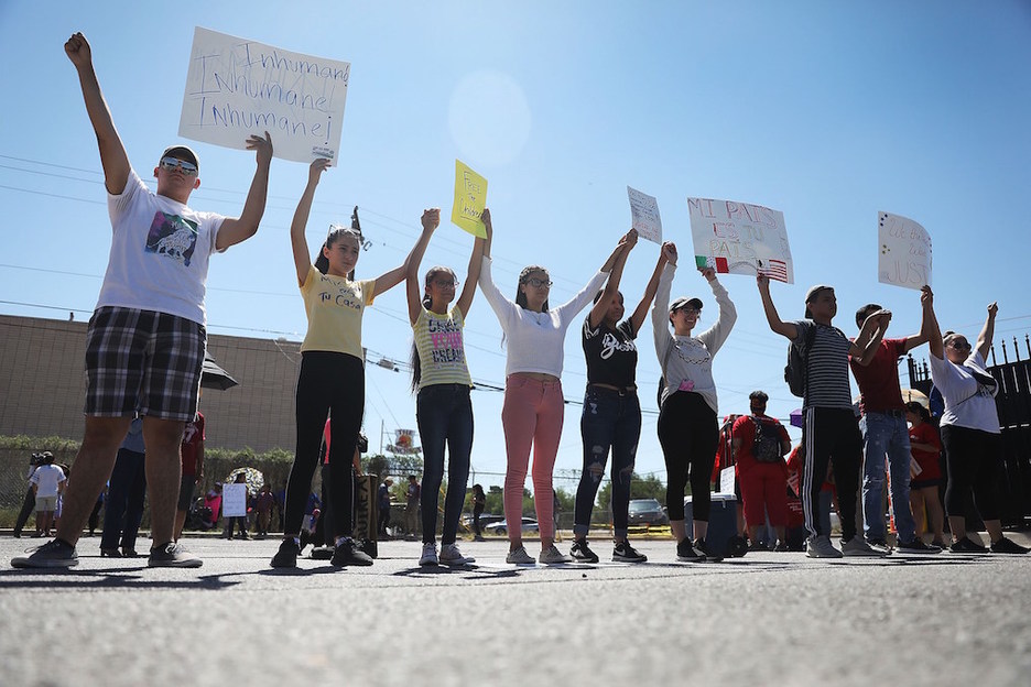 Protesta en la frontera de El Paso. (Joe RAEDLE / AFP)