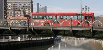 Autobús urbano por Bilbo. (@Bilbobus)