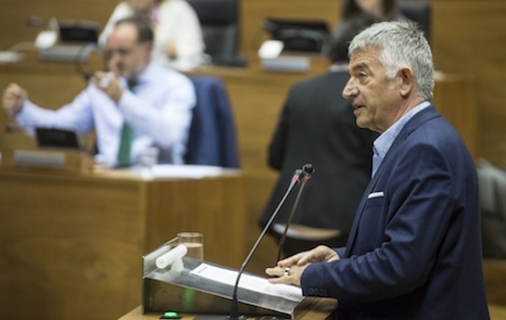 Koldo Martínez, en una intervención en el Parlamento de Nafarroa. (Jagoba MANTEROLA/FOKU)