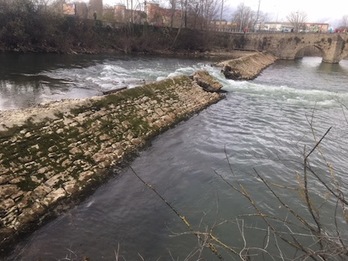 La presa de Santa Engracia será reparada para arreglar la rotura que presenta en el centro de su estructura.