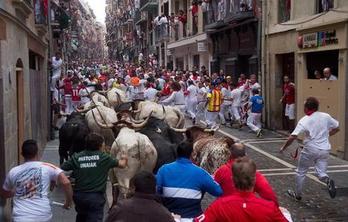 Los toros de Puerto de San Lorenzo, en un encierro del año pasado. (Iñigo URIZ/FOKU)