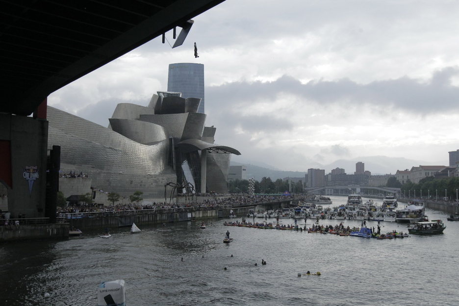 El Guggenheim ha servido de espectacular atrezzo para el evento. (Aritz Loiola / FOKU)
