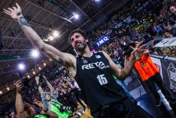 Despedida de Alex Mumbrú como jugador en Mirbilla. (Aritz LOIOLA / FOKU)