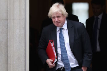 Boris Johnson abandona el 10 de Downing Street en una imagen de archivo. (Daniel LEAL-OLIVAS / AFP)