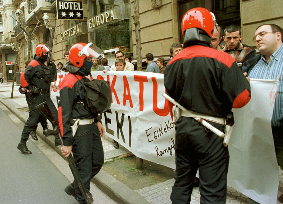 'Egin'-eko langileen protesta Donostian itxieraren aurka.