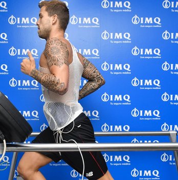 Iñigo Martínez en las pruebas médicas. (@athletic_eus)