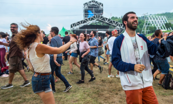 Gente bailando en el BBK Live de 2018. (Marisol RAMIREZ / FOKU)