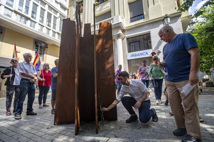 Homenaje a las víctimas del franquismo en Gasteiz. (Jaizki FONTANEDA/FOKU)