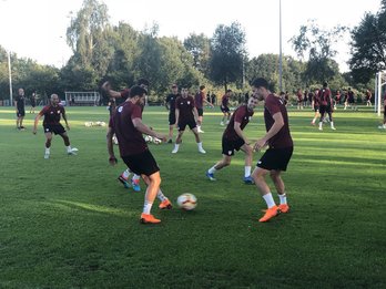 Primer entrenamiento rojiblanco en Holanda. (@AthleticClub)