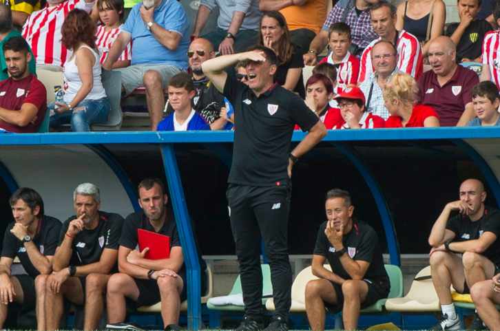 Berizzo en el amistoso ante el Barakaldo. (Monika DEL VALLE / FOKU)