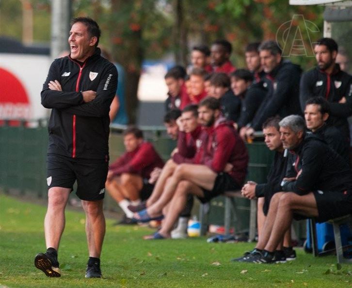 Berizzo durante el partido ante el Den Haag. (@AthleticClub)