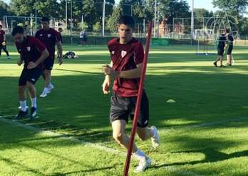 Oihan Sancet en el último entrenamiento en Holanda. (ATHLETIC CLUB)