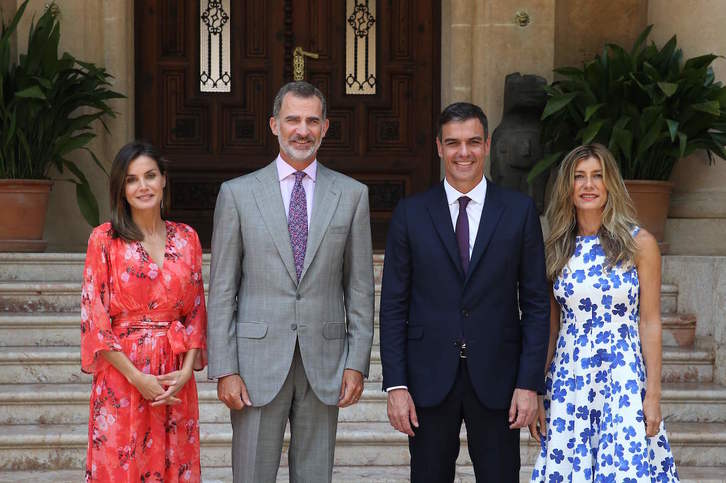 La reunión entre los monarcas españoles y el presidente del Gobierno español se ha llevado a cabo en el Palacio de Marivent de Palma. (Fernando CALVO / AFP)