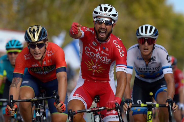 Bouhanni celebra con rabia su victoria de etapa. (JORGE GUERRERO / AFP)