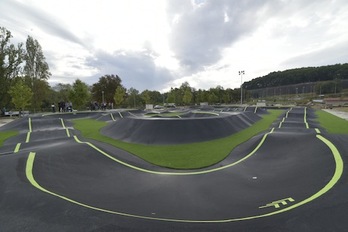 Imagen de la nueva pista de ‘pump track’ de Trinitarios. (AYUNTAMIENTO DE IRUÑEA)