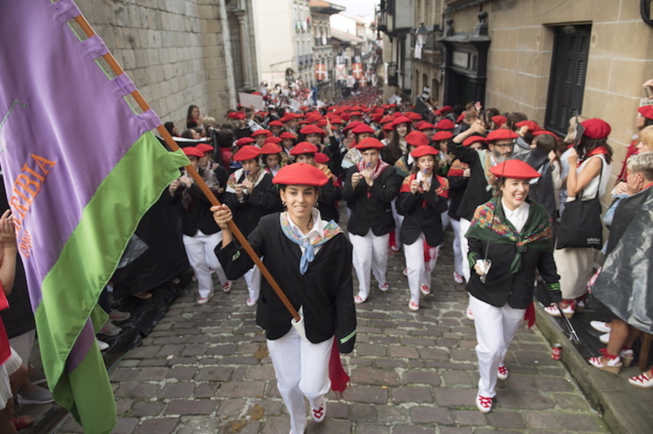 Inoizko parte-hartzerik handiena izan da Jaizkibelen desfilean. (Juan Carlos RUIZ/FOKU)
