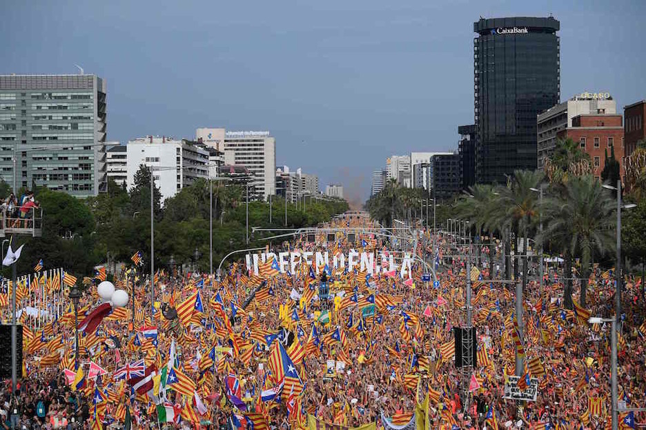 Aspecto que presentaba la Diagonal, abarrotada. (Josep LAGO/AFP)