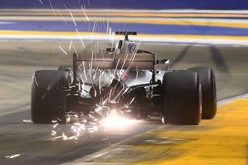 El Mercedes de Hamilton ha marcado el mejor crono. (MANAN VATSYAYANA / AFP)