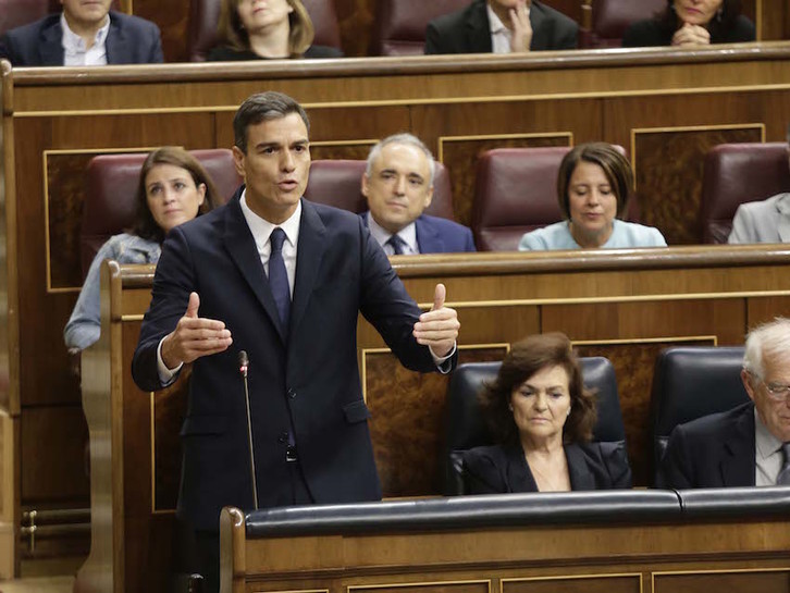 Pedro Sánchez, en la sesión de control de este miércoles. (congreso.es)