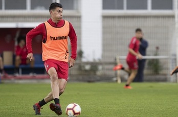 Luis Perea, entrenando en Taxoare. (OSASUNA)