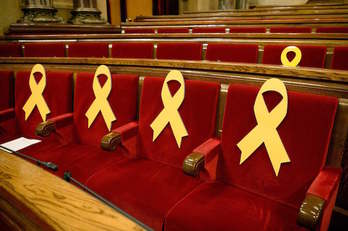 Los escaños de los parlamentarios ausentes. (Josep LAGO / AFP)