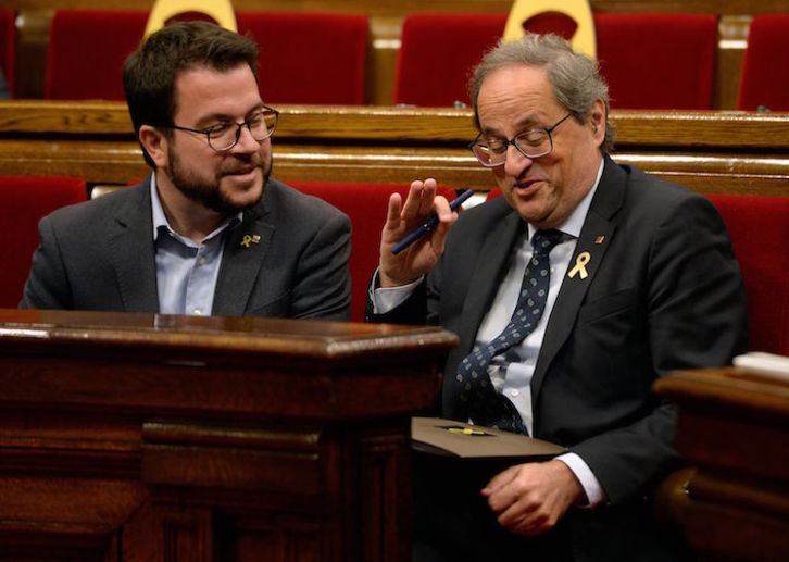 Aragonés y Torra, en el Parlament, durante el Debate de Política General. (Josep LAGO/AFP)