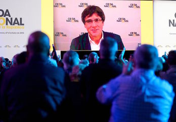 Carles Puigdemont ha intervenido en Manresa por videoconferencia. (Josep LAGO/AFP)