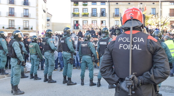 Euskal Herria: La juez Carmen Lamela de la Audiencia Nacional ordena encarcelar a seis vecinos de Altsasu. - Página 2 Altsasu_3