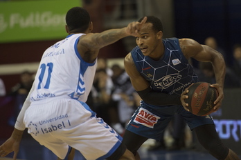 Un momento del partido entre el GBC y el San Pablo Burgos. (Juan Carlos RUIZ/FOKU)