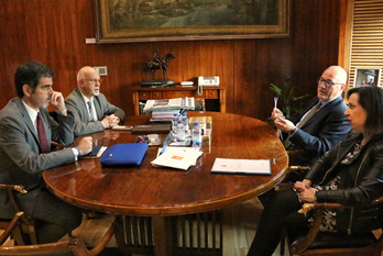 La reunión entre Eneko Goia y Margarita Robles, celebrada este martes en Madrid. (donostia.eus)