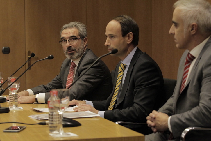 Los responsables del colegio Gaztelueta, Jon Anguisola, presidente, e Imanol Goyarrola, director, comparecieron la semana pasada. (Aritzo LOIOLA/FOKU)