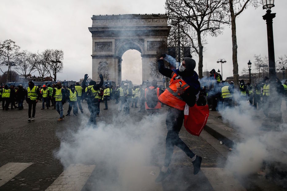 Incidentes junto al Arco del Triunfo. (ABDUL ABEISSA / AFP)