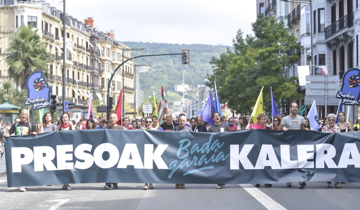 Manifestación de la dinámica Kalera Kalera en Donostia. (Idoia ZABALETA/FOKU)