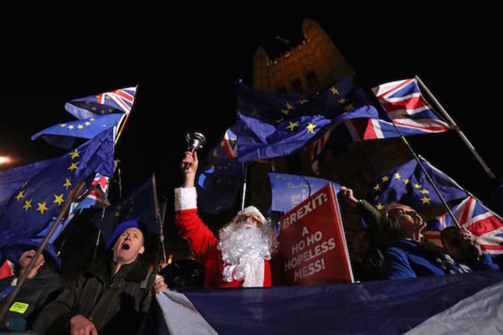 Protesta contra el Brexit, el martes, ante el Parlamento de Londres. (Daniel LEAL-OLIVAS / AFP) 