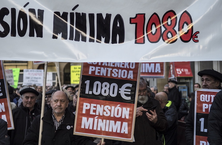 Imagen de archivo de una manifestación de los pensionistas en Iruñea. (Jagoba MANTEROLA/FOKU)