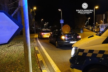 Un conductor ha sido investigado por sufrir un accidente y dar positivo en la alcoholemia y tener el permiso retirado. (POLICÍA MUNICIPAL DE IRUÑEA)