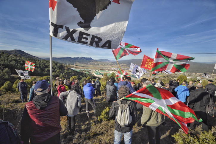 Decenas de personas han participado en la marcha. (Jaizki FONTANEDA/FOKU)