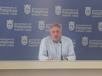 Joseba Asiron, en la comparecencia de hoy en el Ayuntamiento de Iruñea. (@MartxeloDiaz)