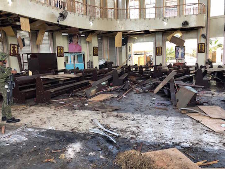Estado de la catedral tras las explosiones. (AFP)