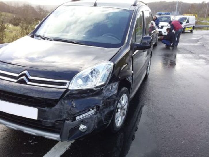 Estado en el que ha quedado el vehículo tras el accidente. (NAIZ.EUS)