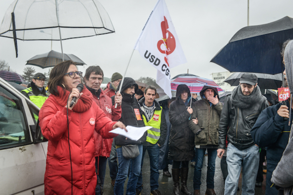 Le blocage de la circulation a été organisé dans le cadre de la grève générale organisée ce 5 février. ©Isabelle Miquelestorena 